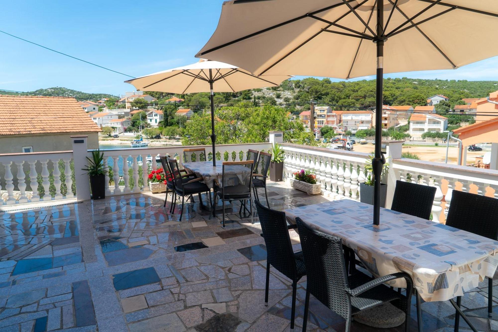 Apartments Zubcic Tisno Exterior foto