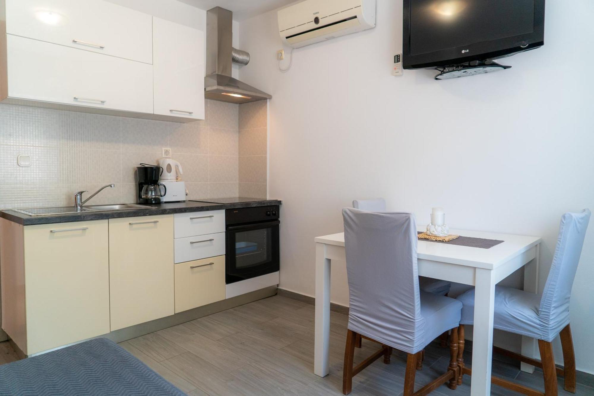 Apartments Zubcic Tisno Exterior foto